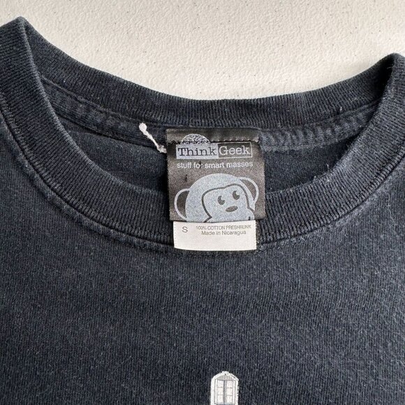 Think Geek Doctor Who T-Shirt S You Never Forget Your First Doctor Black Graphic - Picture 2 of 10